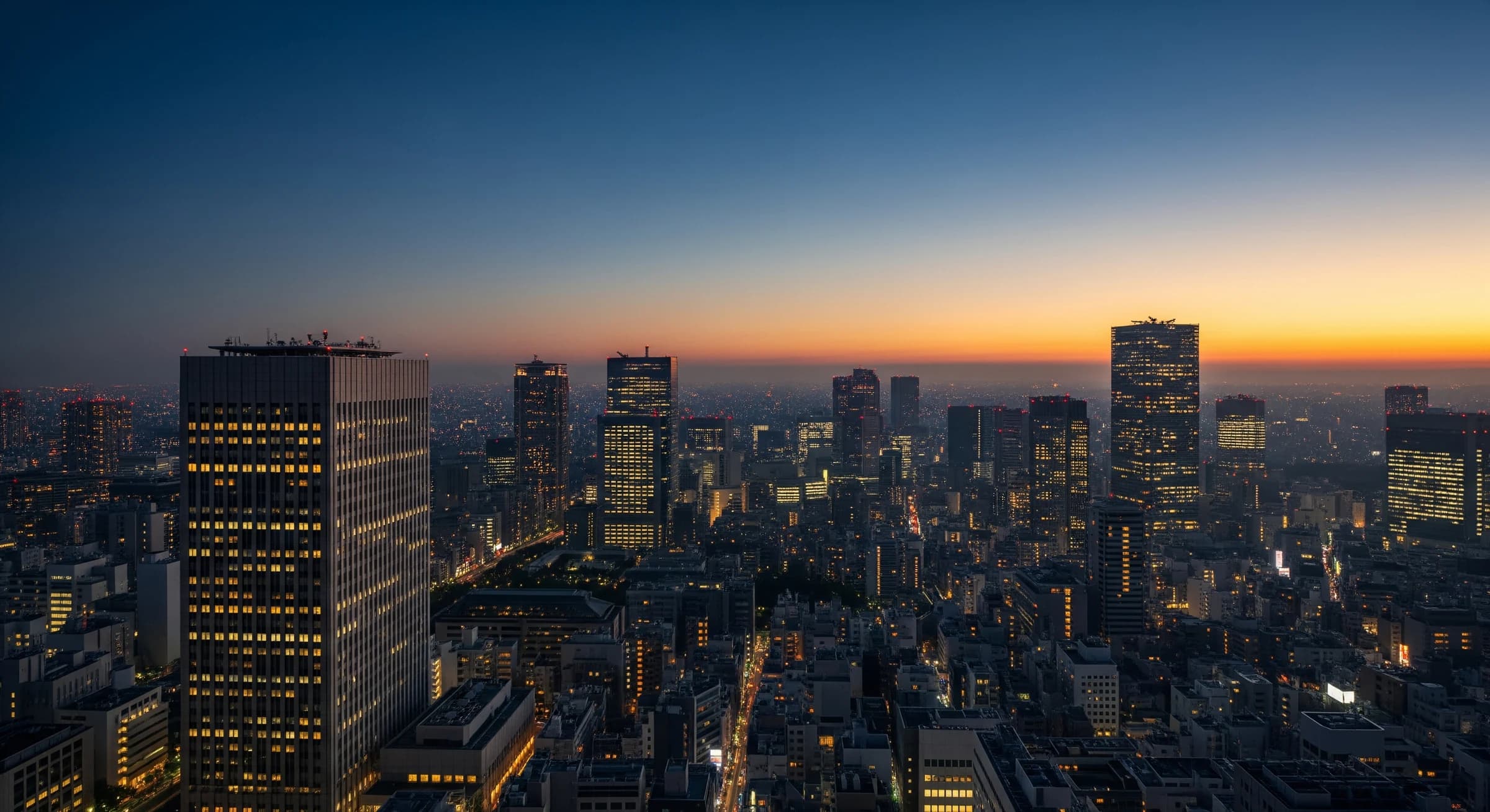 日比谷・内幸町の都心ビジネス街遠景
